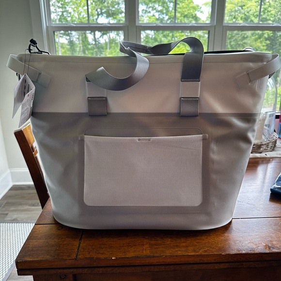 Hydro Flask Gray soft cooler - Picture 2 of 3